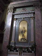 Il lato sinistro della chiesa parrocchiale di S. Lorenzo